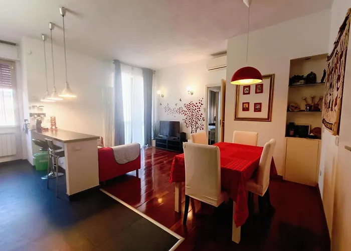 The Red Suite In Florence With Free Parking